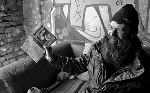 „Es kann jeden treffen“: Perspektiven der Straßensozialarbeit auf die Leipziger Wohnungsnot 1 Maria Notbohm Safe Sozialarbeit